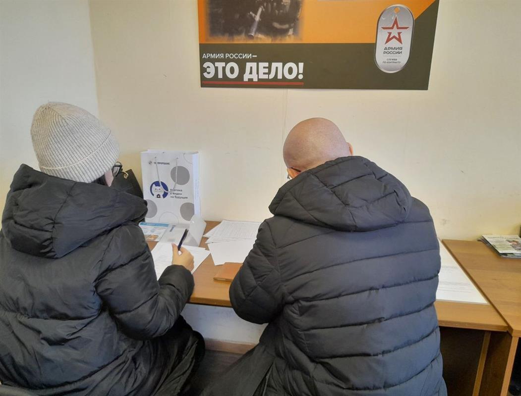 «Нужно помочь своим»: костромичи активно подписывают контракты с Минобороны