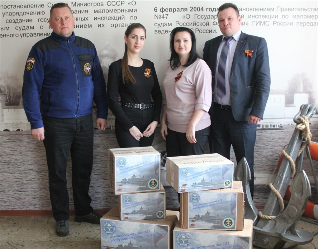 Сотрудники МЧС собрали посылки для костромских десантников
