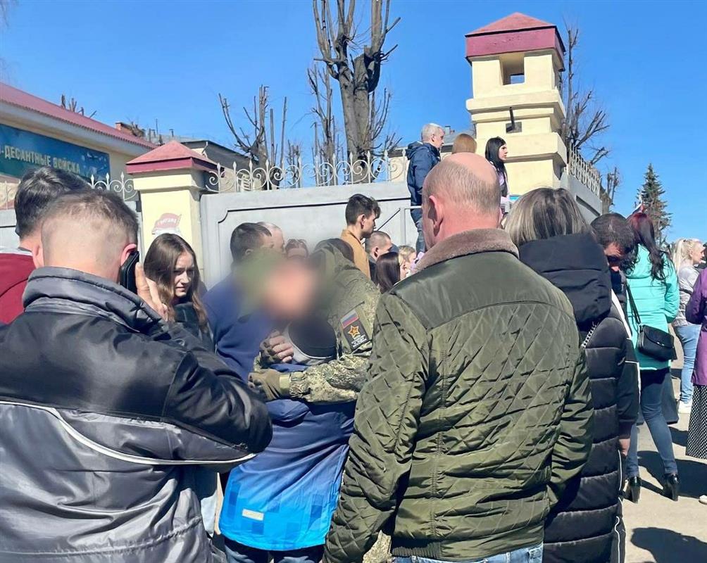Вторая группа костромичей - военнослужащих 348 полка вернулась домой в отпуск
