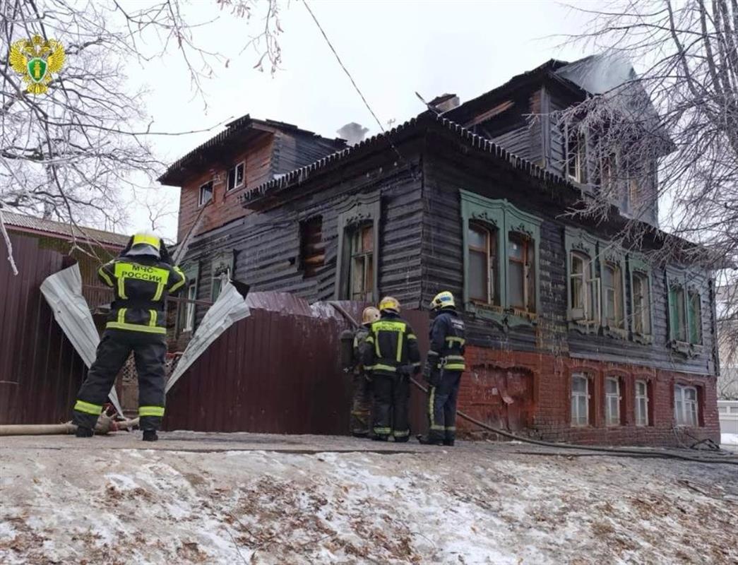 При пожаре на улице Свердлова в Костроме два человека погибли, двое пострадали