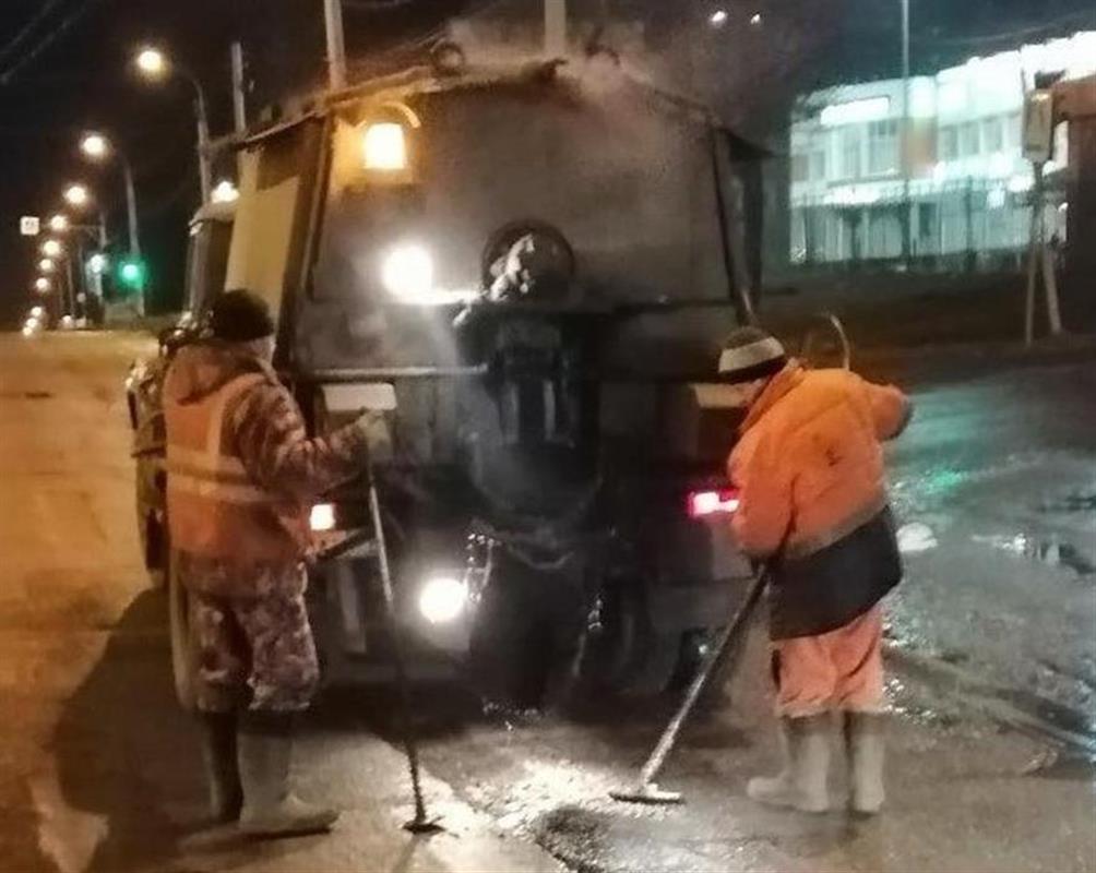 На костромских улицах восстанавливают асфальтовое покрытие