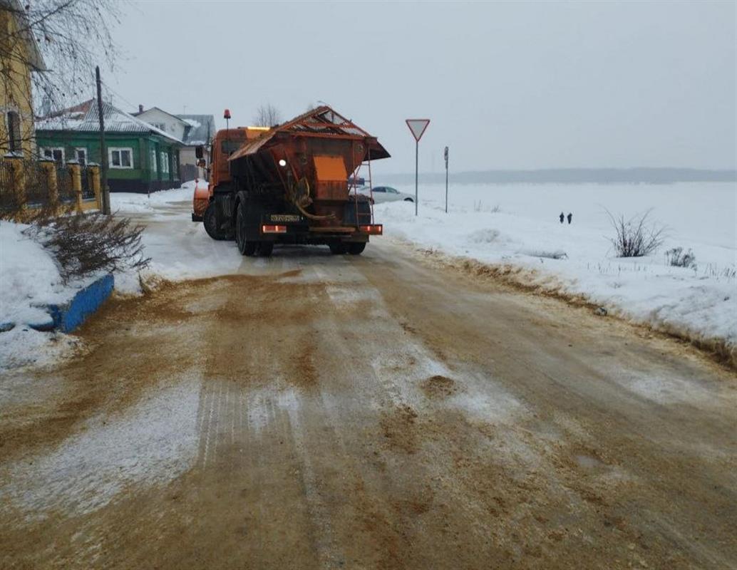 Где сегодня в Костроме ведётся противогололёдная обработка дорог и тротуаров?
