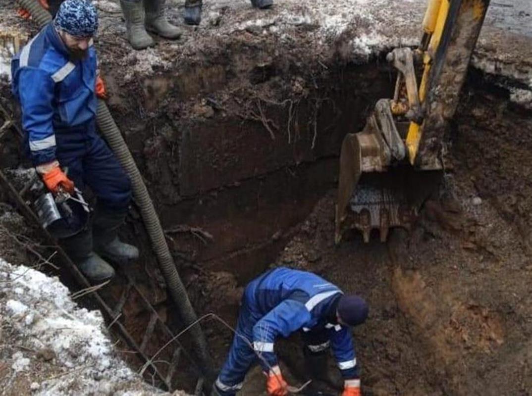 Бригады «Костромагорводоканала» завершают ремонт водопровода на улице Суслова
