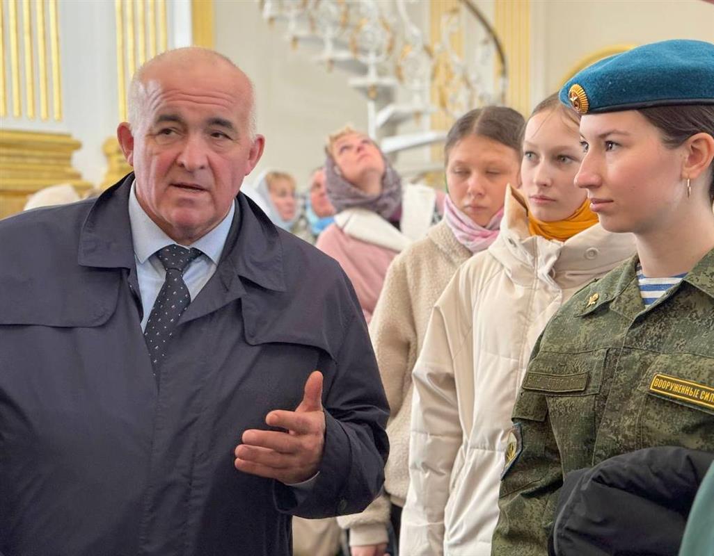 Сергей Ситников рассказал о Костромском кремле воспитанникам клуба «Стяг»
