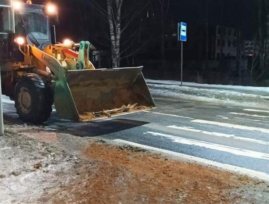 Мэрия: противогололёдная обработка костромских дорог и тротуаров ведётся круглосуточно
