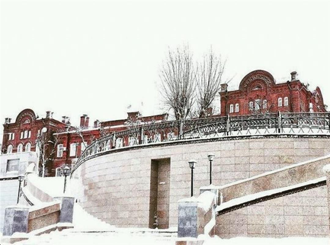 В Костроме поэтапно обновляют лестницы на Муравьёвке