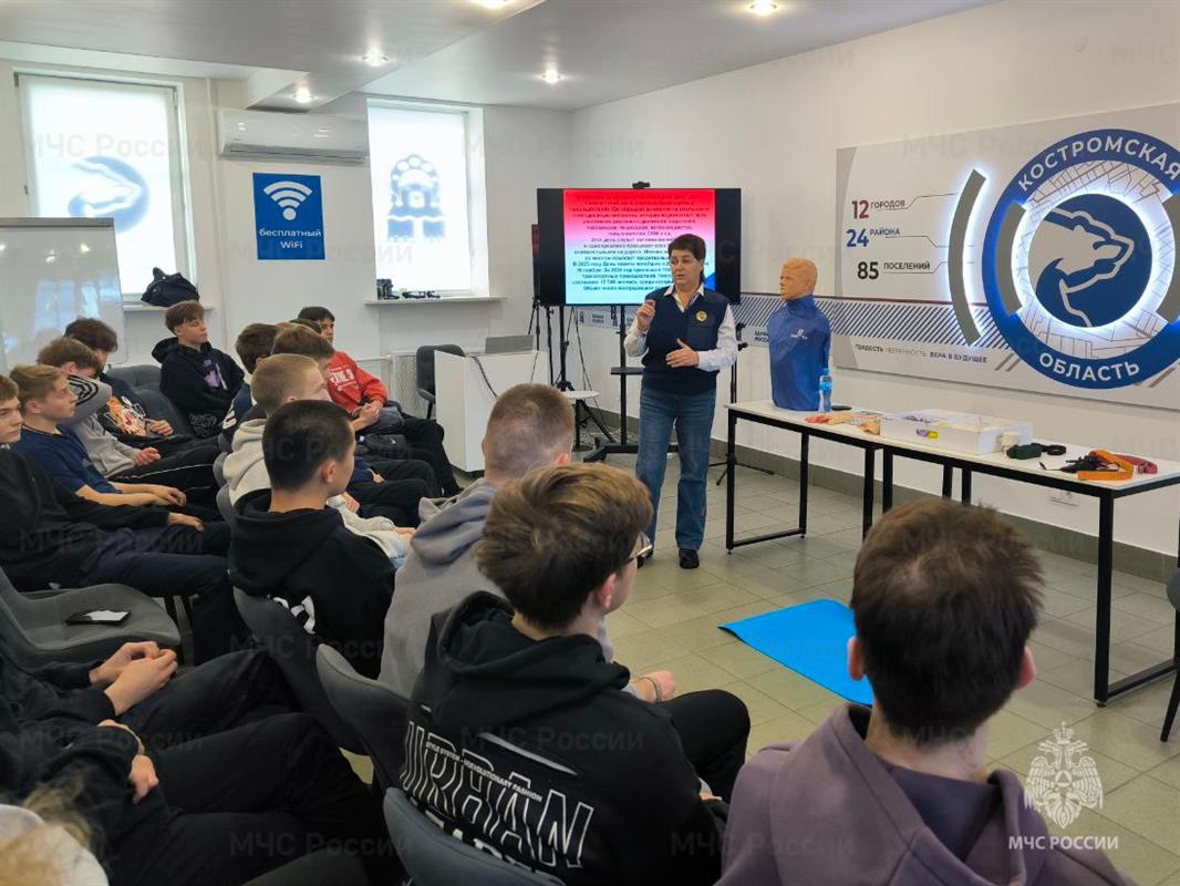 Накануне Дня памяти жертв ДТП костромским подросткам рассказали о безопасности на дорогах

