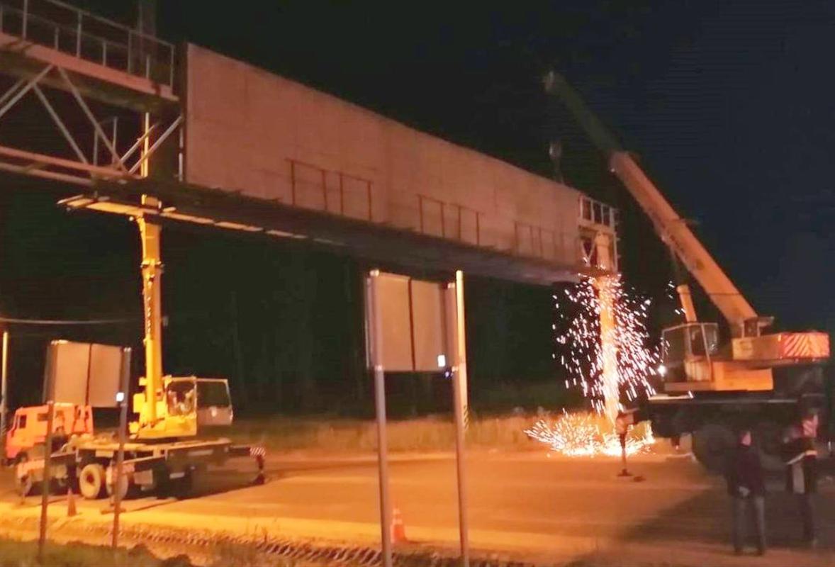 На костромских улицах демонтируют незаконно размещенную рекламу