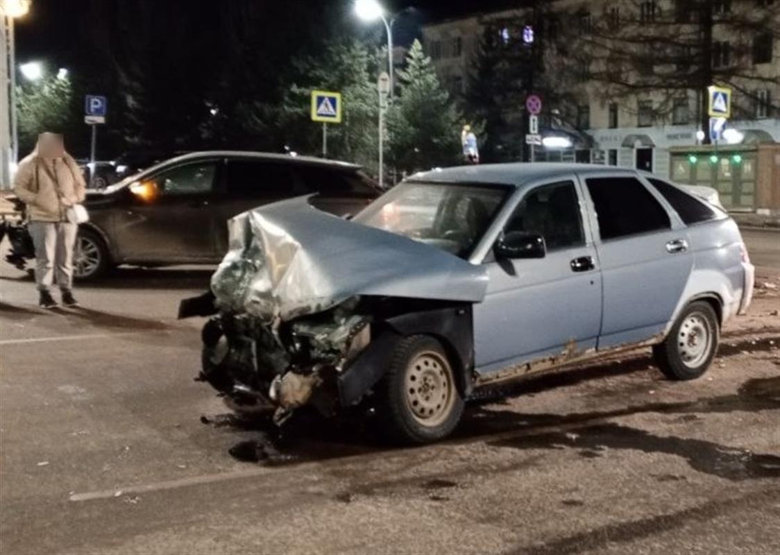 Две «легковушки» не поделили перекрёсток и столкнулись в Костроме