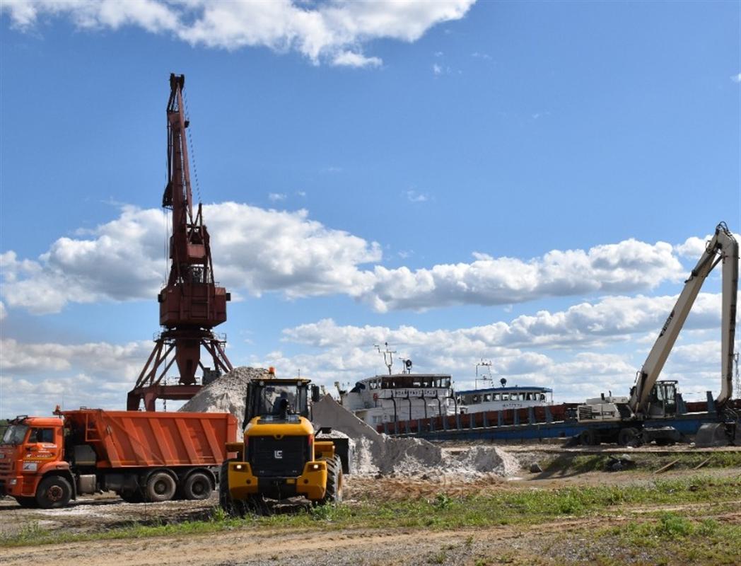 Костромской грузовой речной порт принял первый груз
