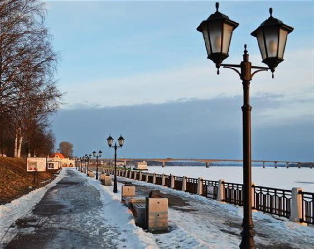 В Костроме выясняют причины окрашивания в фиолетовый цвет воды в Волге