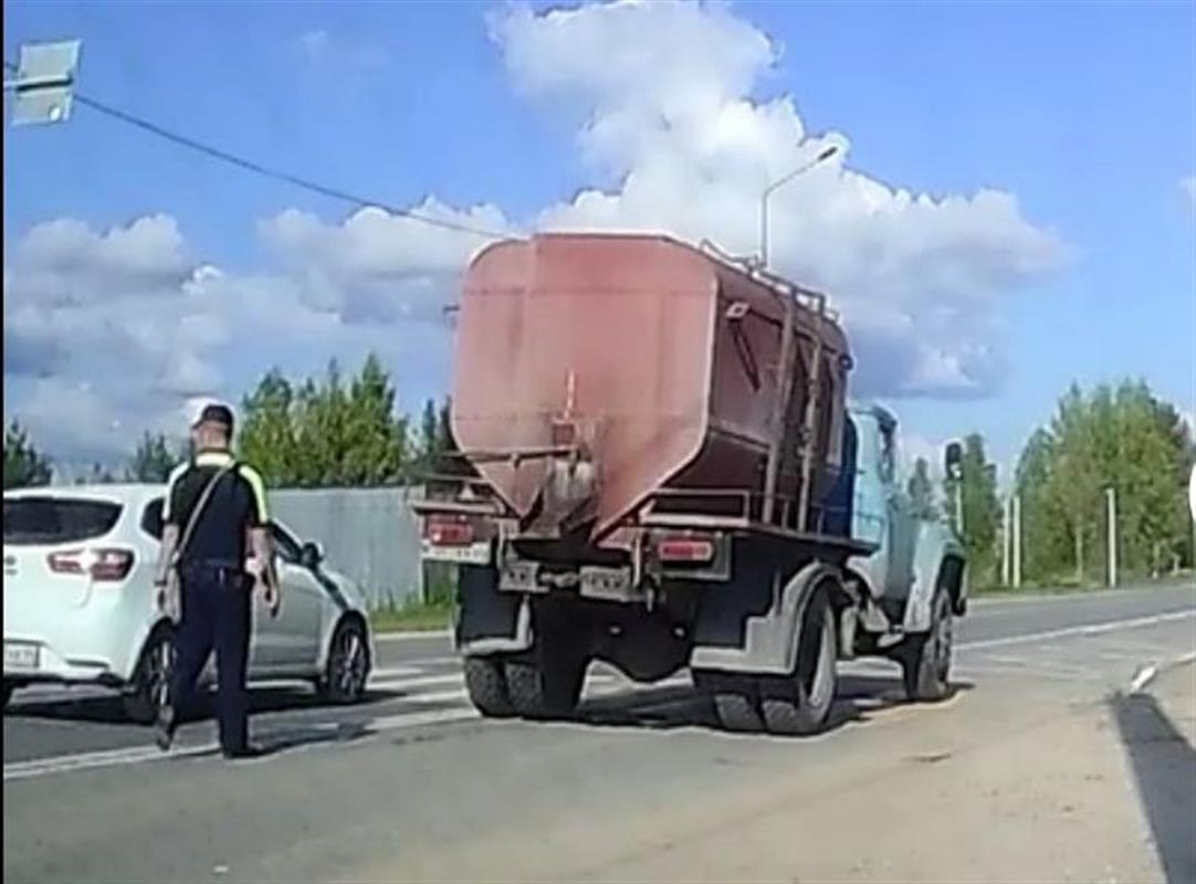 Нетрезвого водителя грузовика задержали в Костромской области