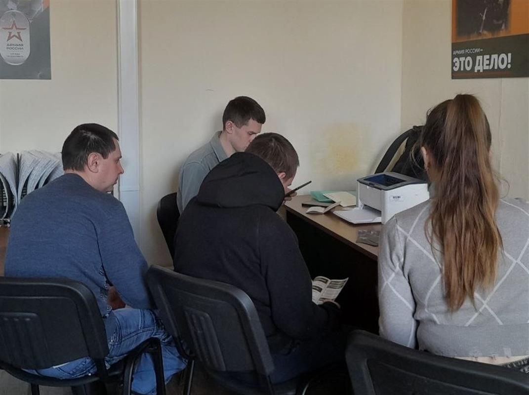 Костромичи заключают контракты с Минобороны, чтобы помочь защитить Родину