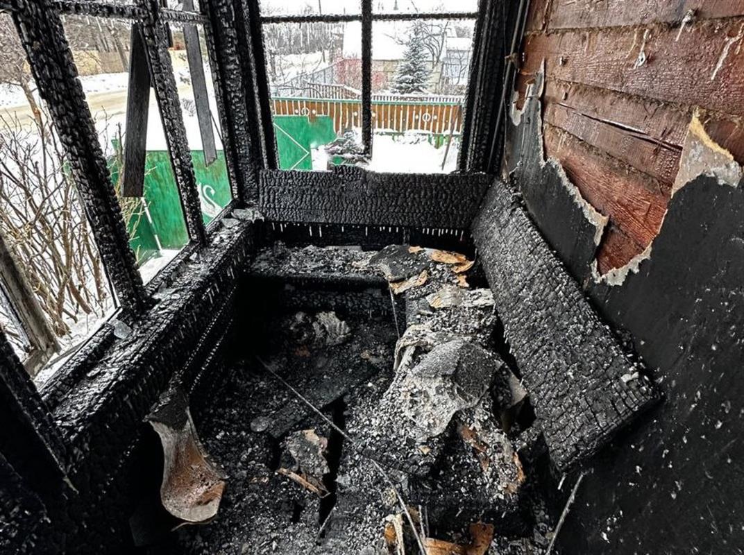 Беспечность курильщика могла стать причиной пожара в двух квартирах костромского райцентра