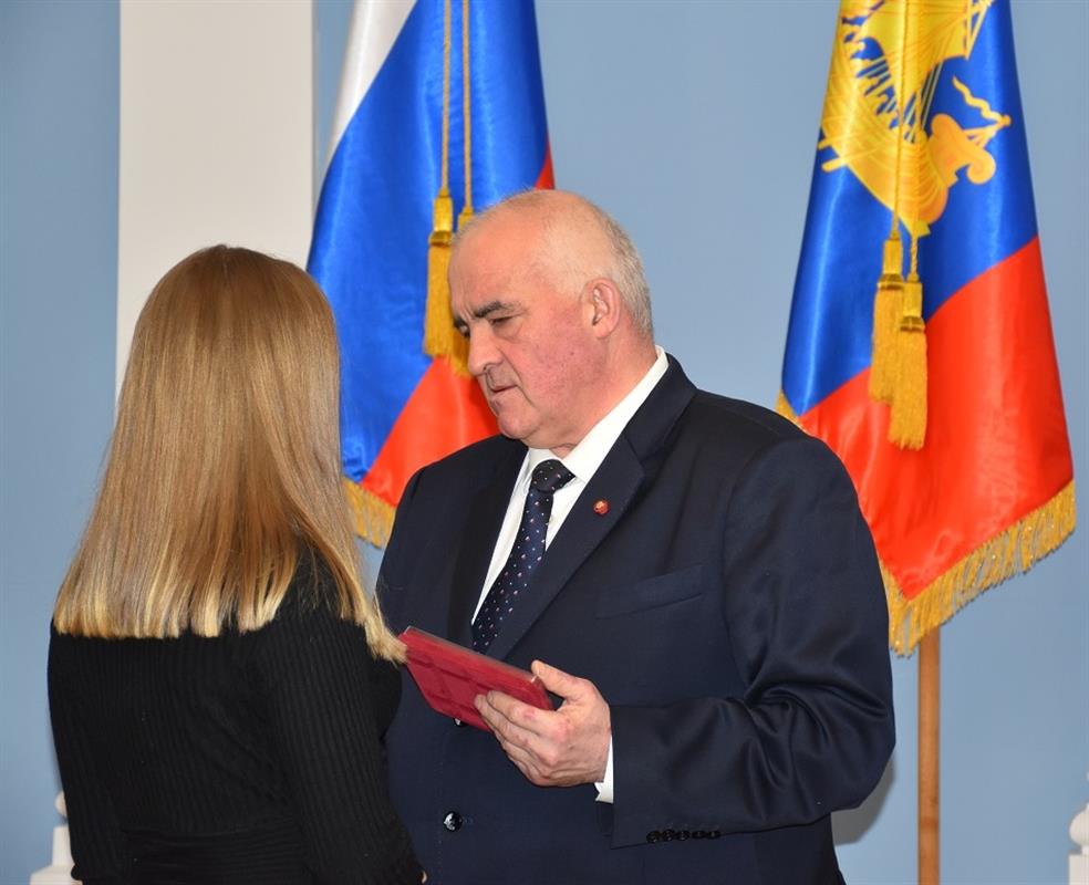Сергей Ситников передал госнаграды родственникам костромских бойцов, погибших в ходе СВО
