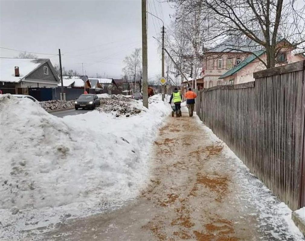 Противогололедная обработка костромских улиц ведется круглосуточно