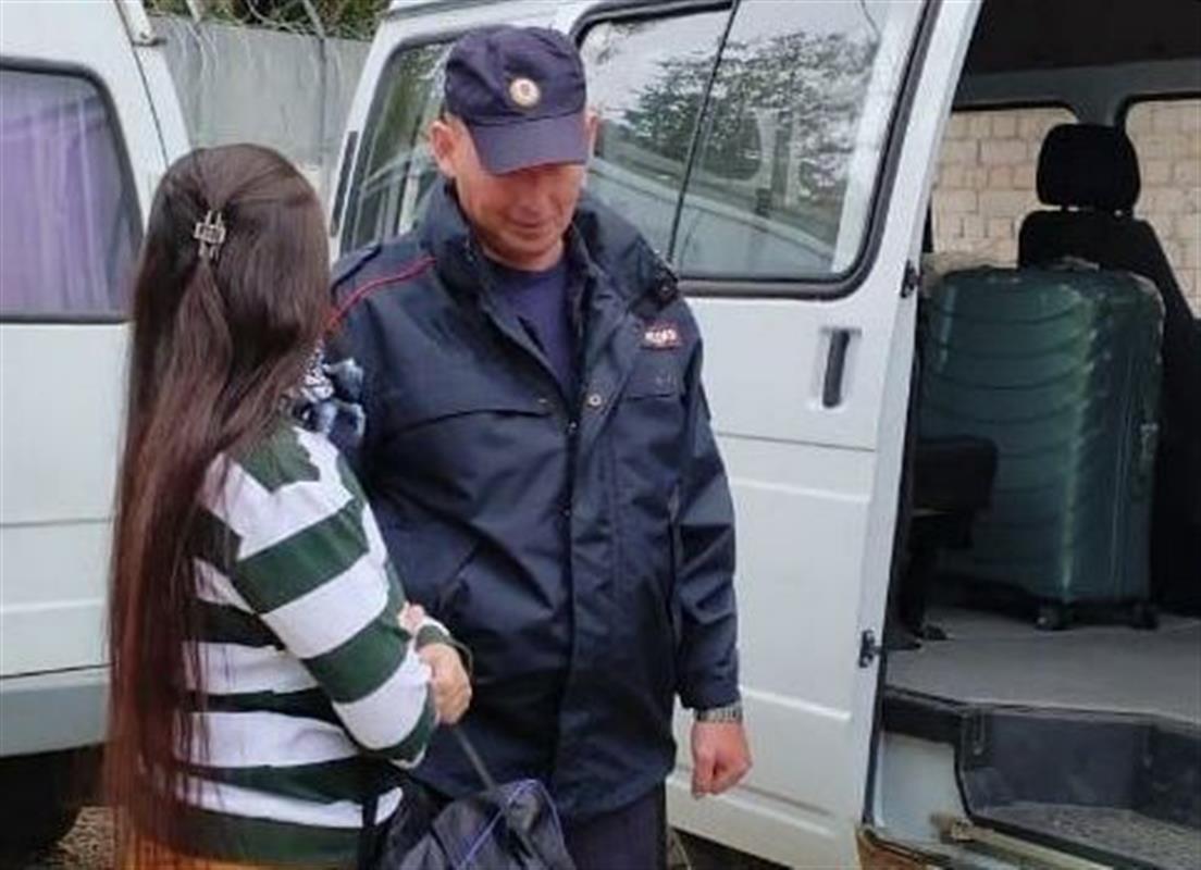 Пятерых мигрантов, нарушивших закон в Костромской области, отправили из России домой
