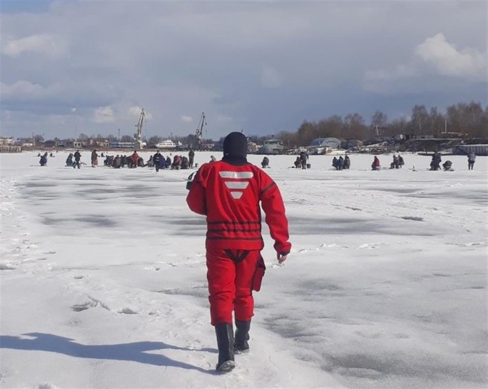 Костромские спасатели предупреждают жителей об опасности выхода на лёд
