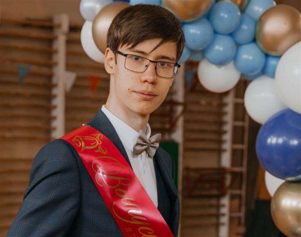 Выпускник костромского лицея №32 сдал ЕГЭ по математике на сто баллов