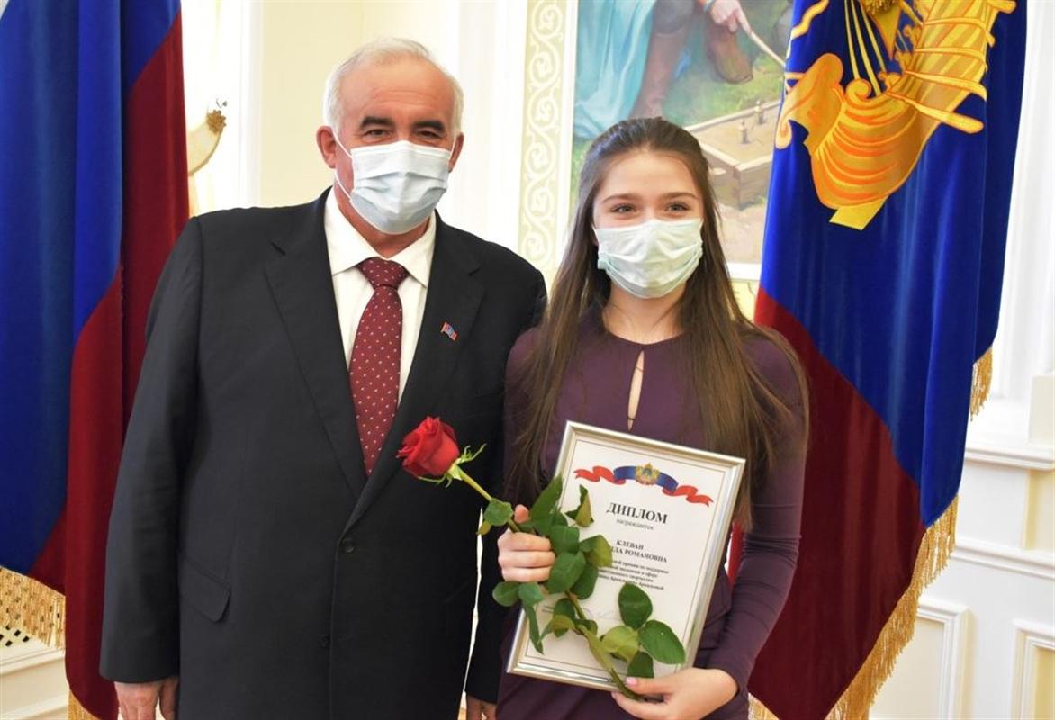Лучшие из лучших: накануне в Костроме чествовали талантливую молодежь
