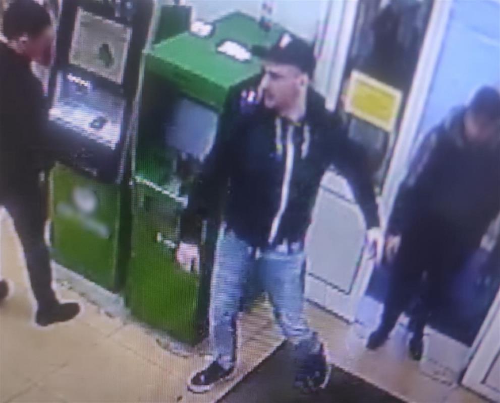 Полицейские разыскивают мужчину, угнавшего автомобиль в Костроме
