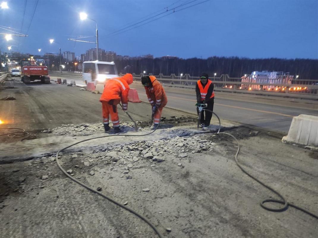 На костромском мосту через Волгу продолжаются демонтажные работы
