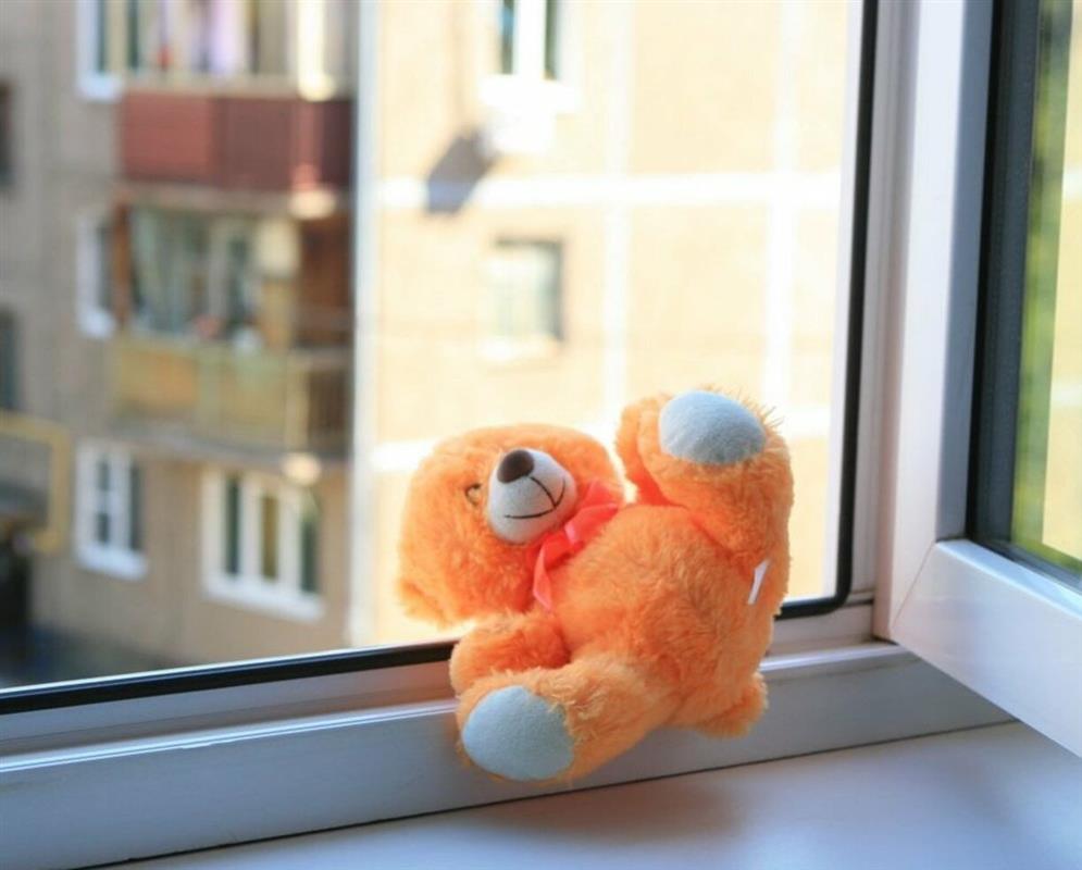 Костромских родителей предупреждают об опасности открытых окон для детей 