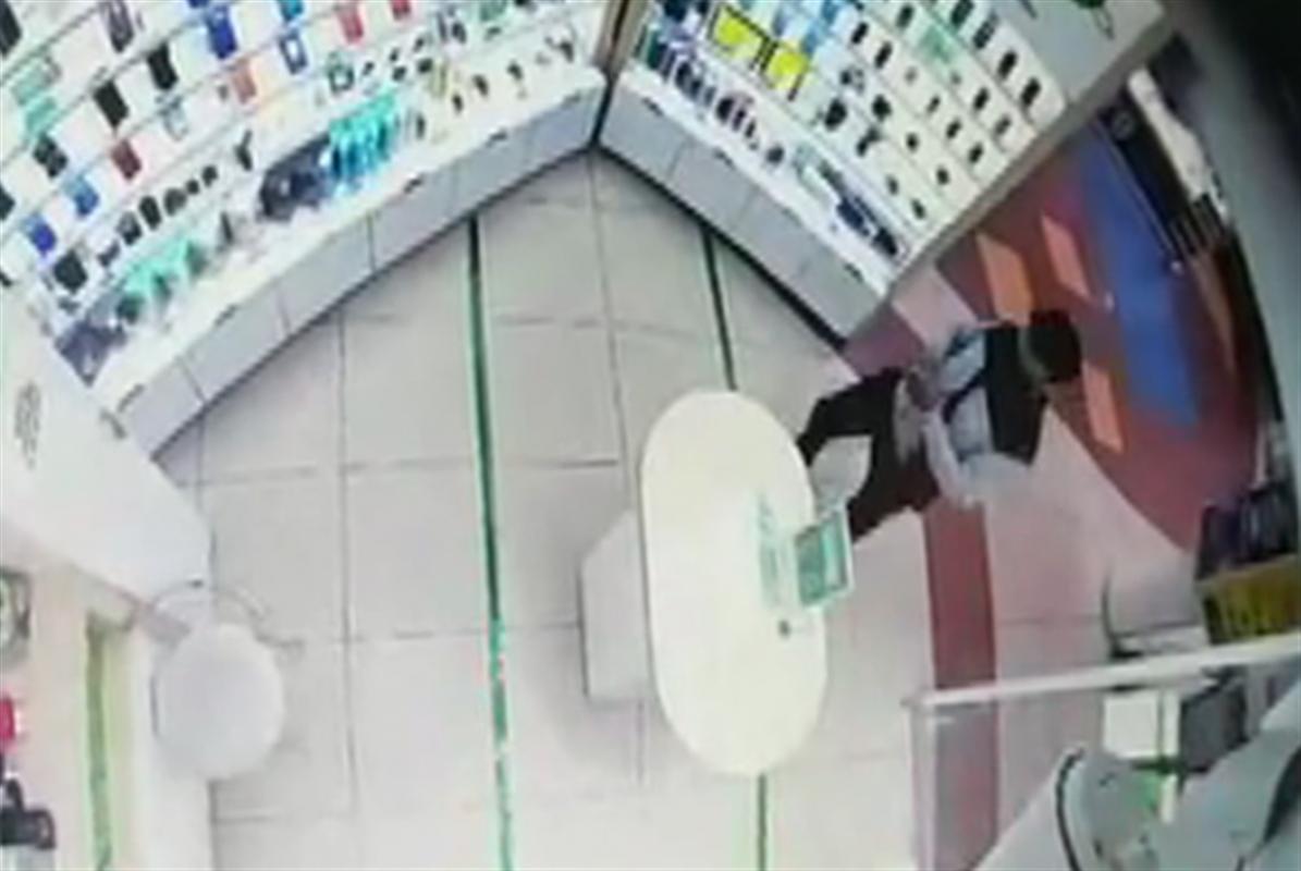 Костромские полицейские разыскивают афериста-«ломщика»