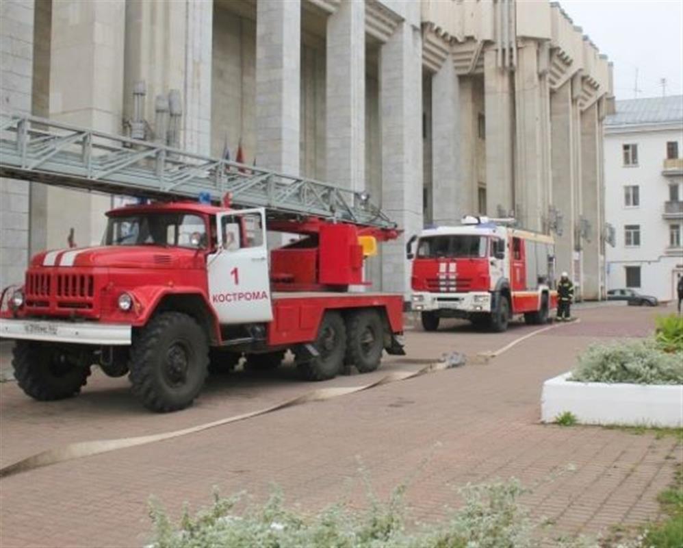 В костромской областной филармонии прошли пожарно-тактические учения 