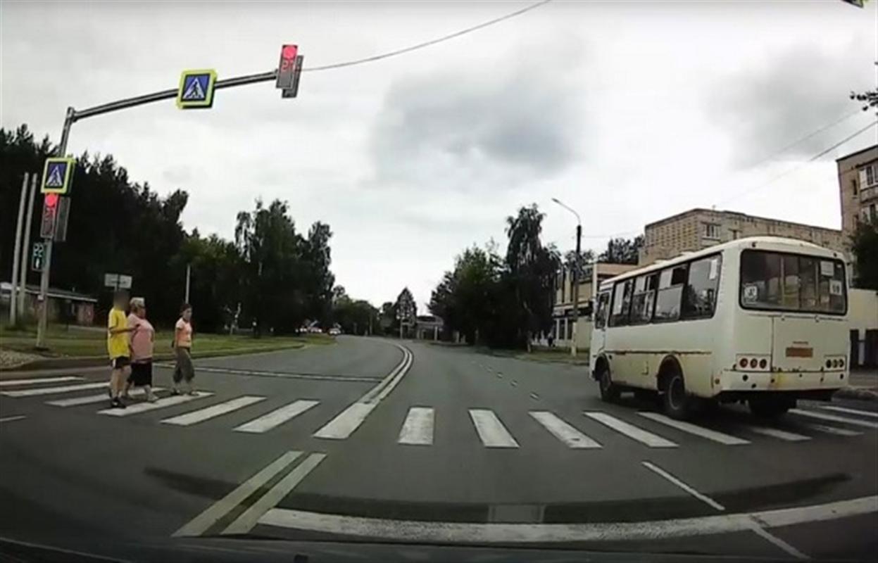 Водители костромских автобусов заплатят штрафы после видео в соцсетях