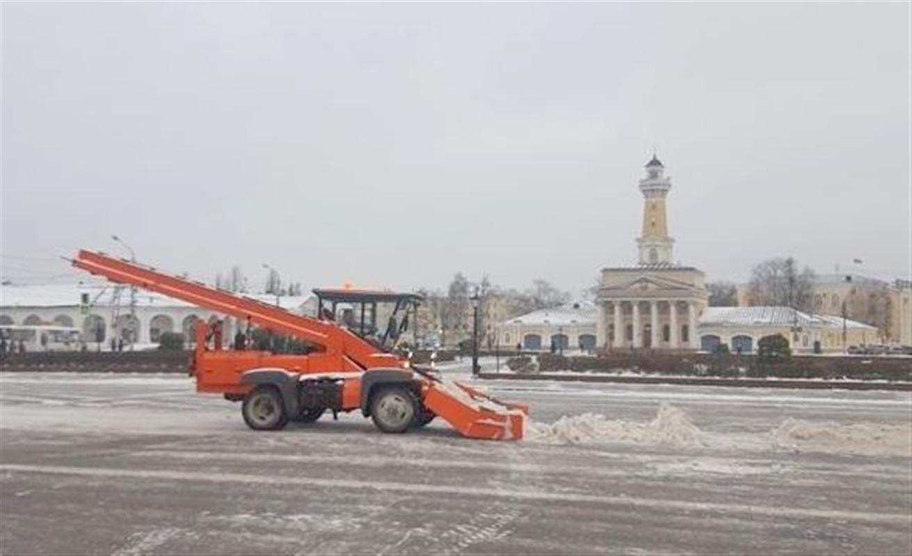 За одну ночь на костромские дороги высыпали 250 тонн противогололедных материалов