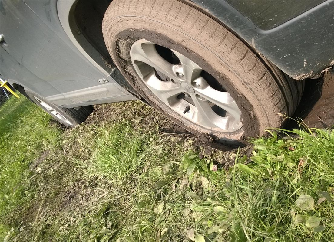 «Народный инспектор» против автомобилей на детских площадках Костромы