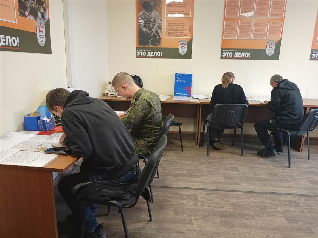Всё больше костромичей хотят служить по контракту в Армии России
