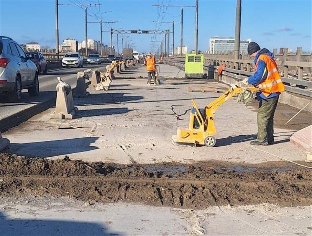 Подрядчик на костромском мосту активно готовит поверхности к нанесению гидроизоляции