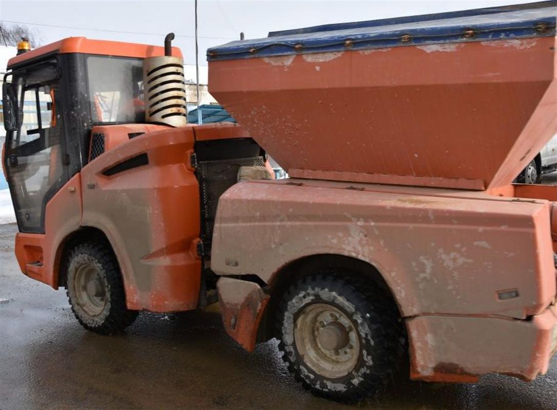 Дорожная техника работает на улицах Костромы круглосуточно