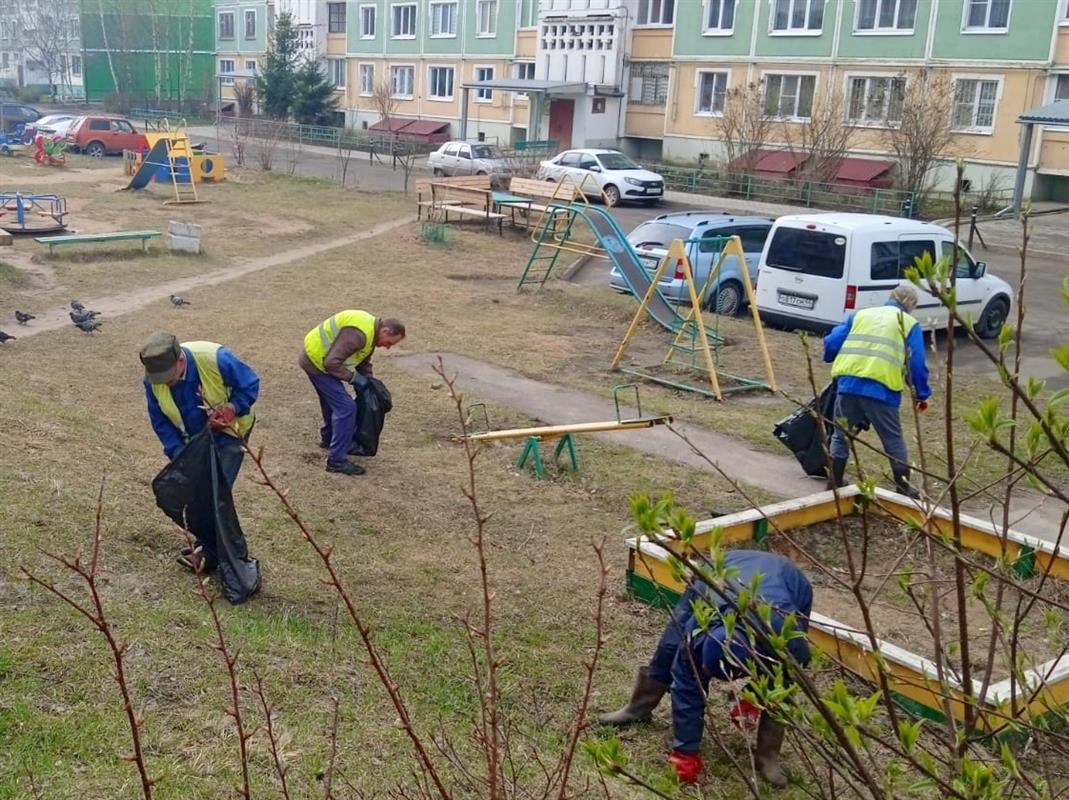 За одну ночь в Костроме очистили от грязи и мусора ещё более 2,5 километра дорог