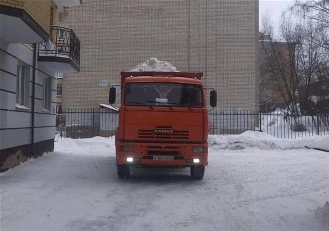 Уборка снега в костромских дворах взята под жесткий контроль