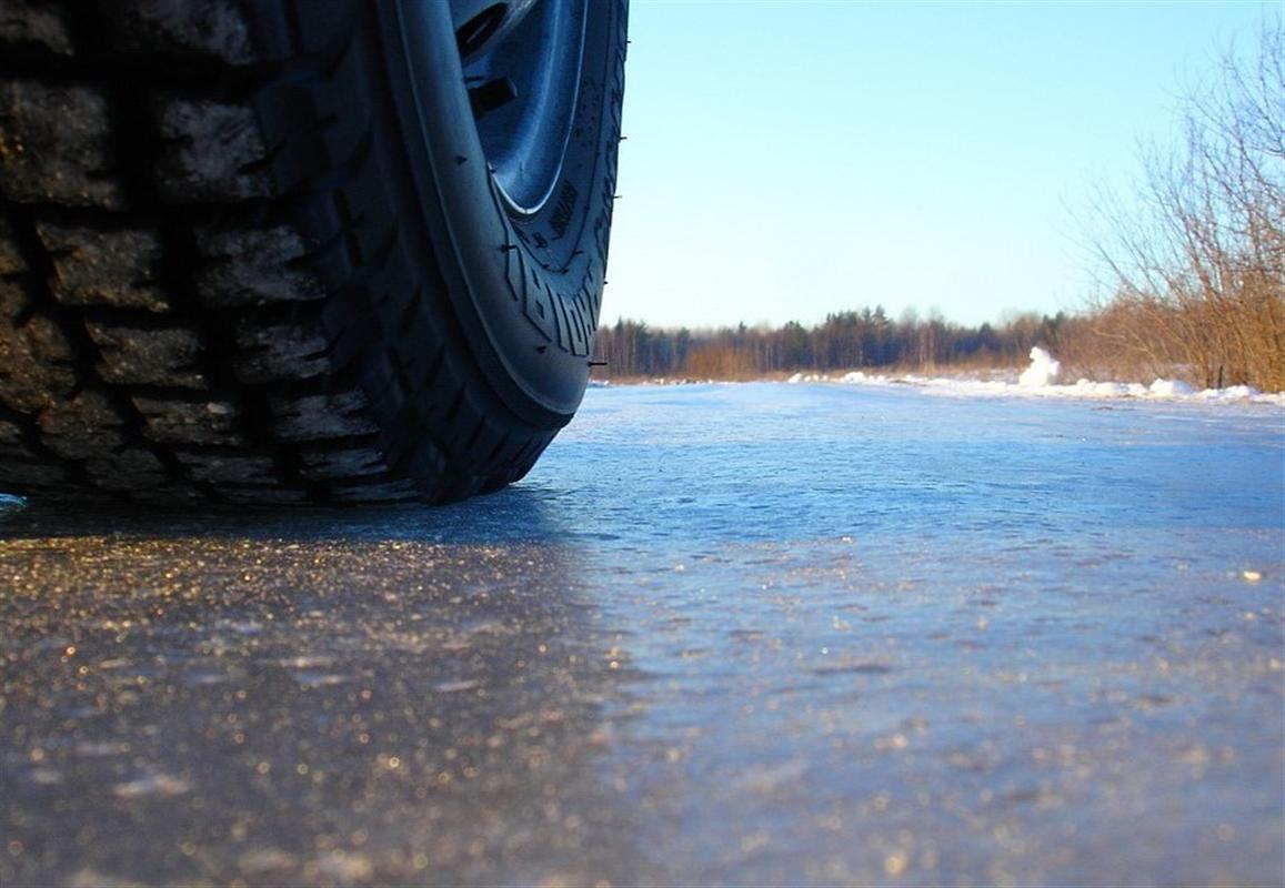 Костромским водителям напоминают правила безопасности на дорогах осенью
