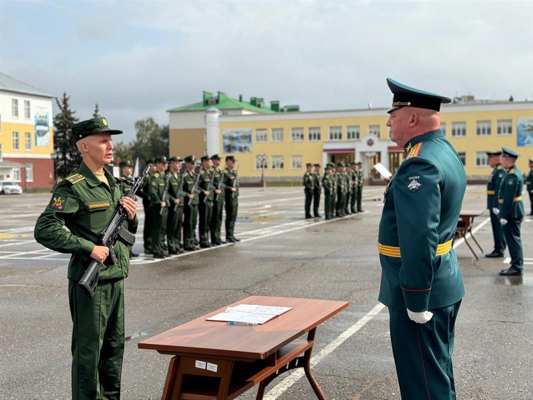 Курсанты академии РХБ защиты в Костроме принесли военную присягу