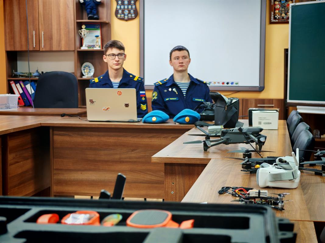 «Профессия будущего»: костромские подростки осваивают управление БПЛА