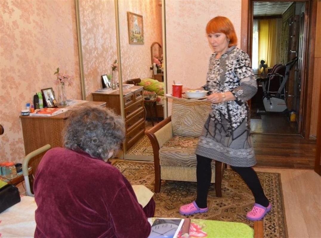 Услугой по уходу на дому воспользовались более 200 пожилых костромичей