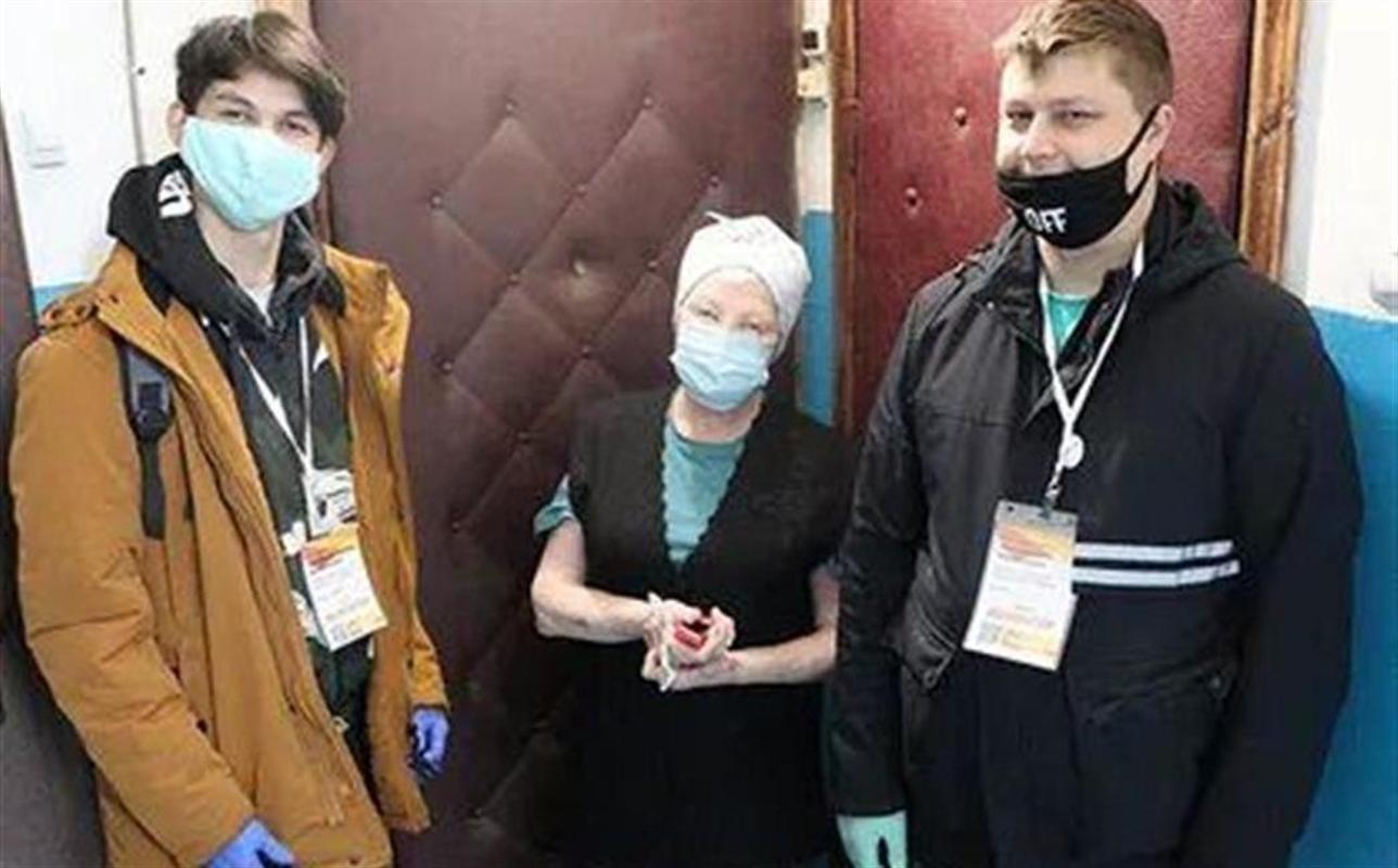 Пожилым костромичам в самоизоляции помогают волонтеры