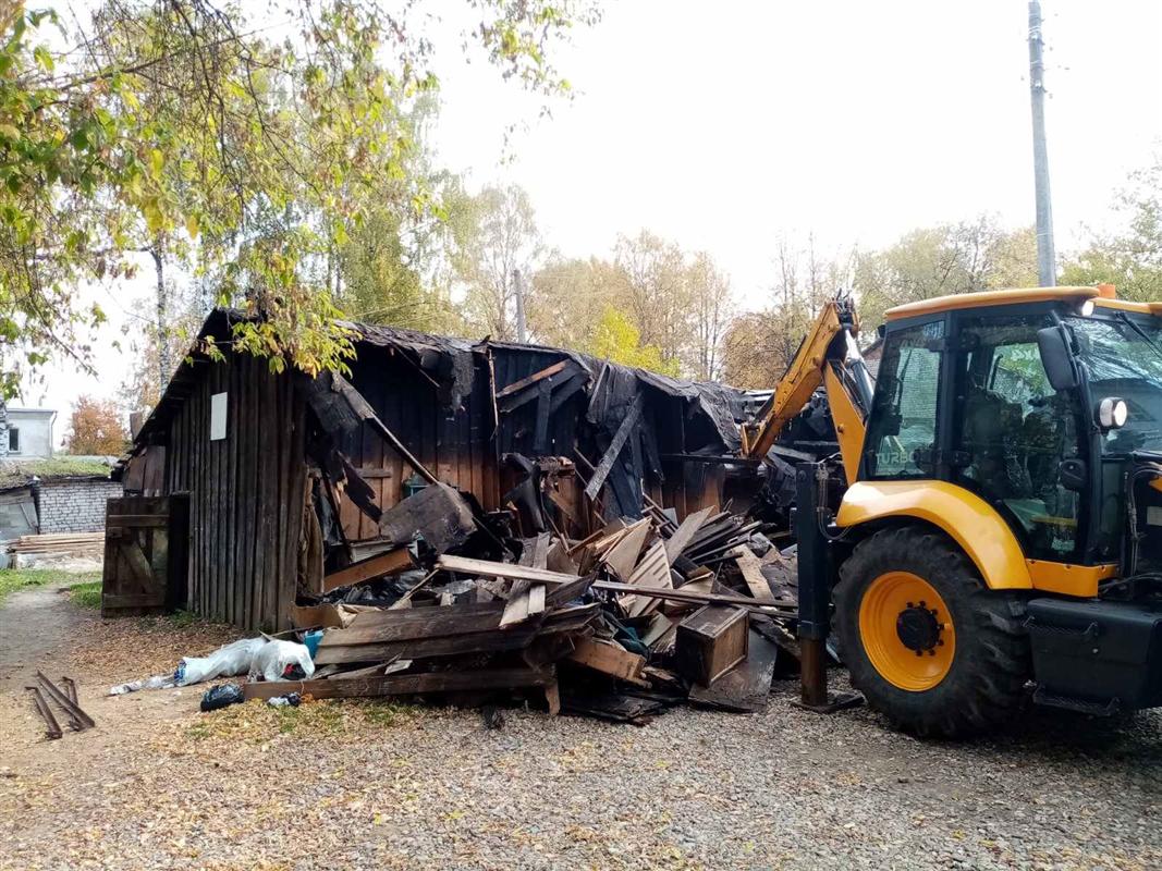 Не раз горевшие старые сараи на улице Маяковского снесли
