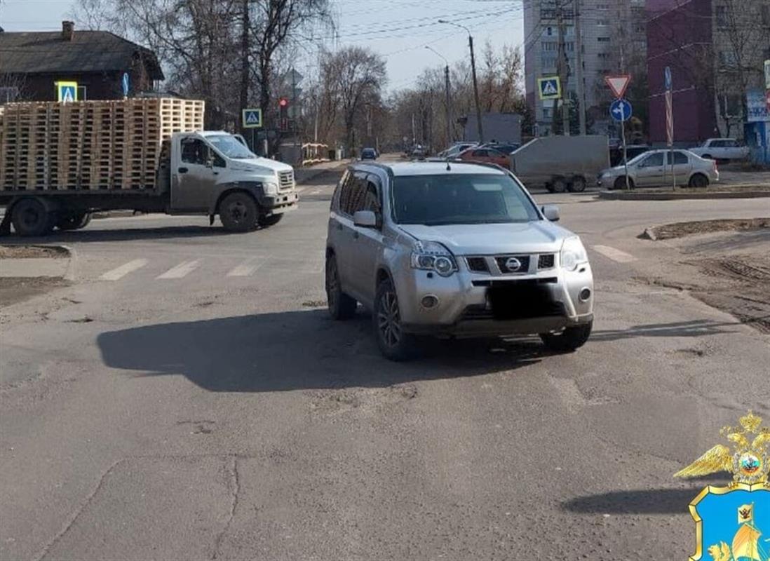 Женщина с ребёнком получили травмы в ДТП на костромском перекрёстке