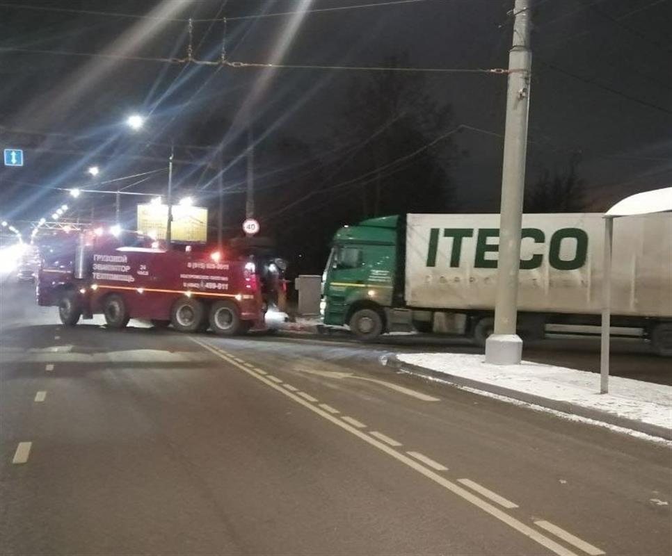 Водитель без прав ездил на большегрузе по костромским дорогам
