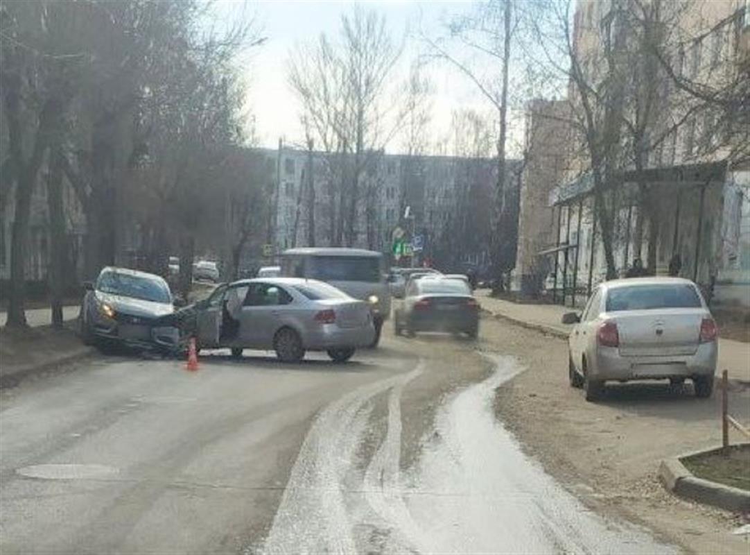 За три дня на костромских дорогах пострадали шестеро несовершеннолетних