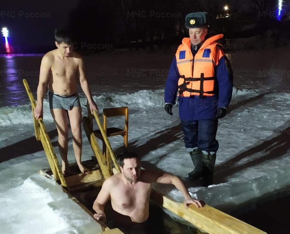 Более 3 тысяч жителей Костромской области приняли участие в Крещенских купаниях