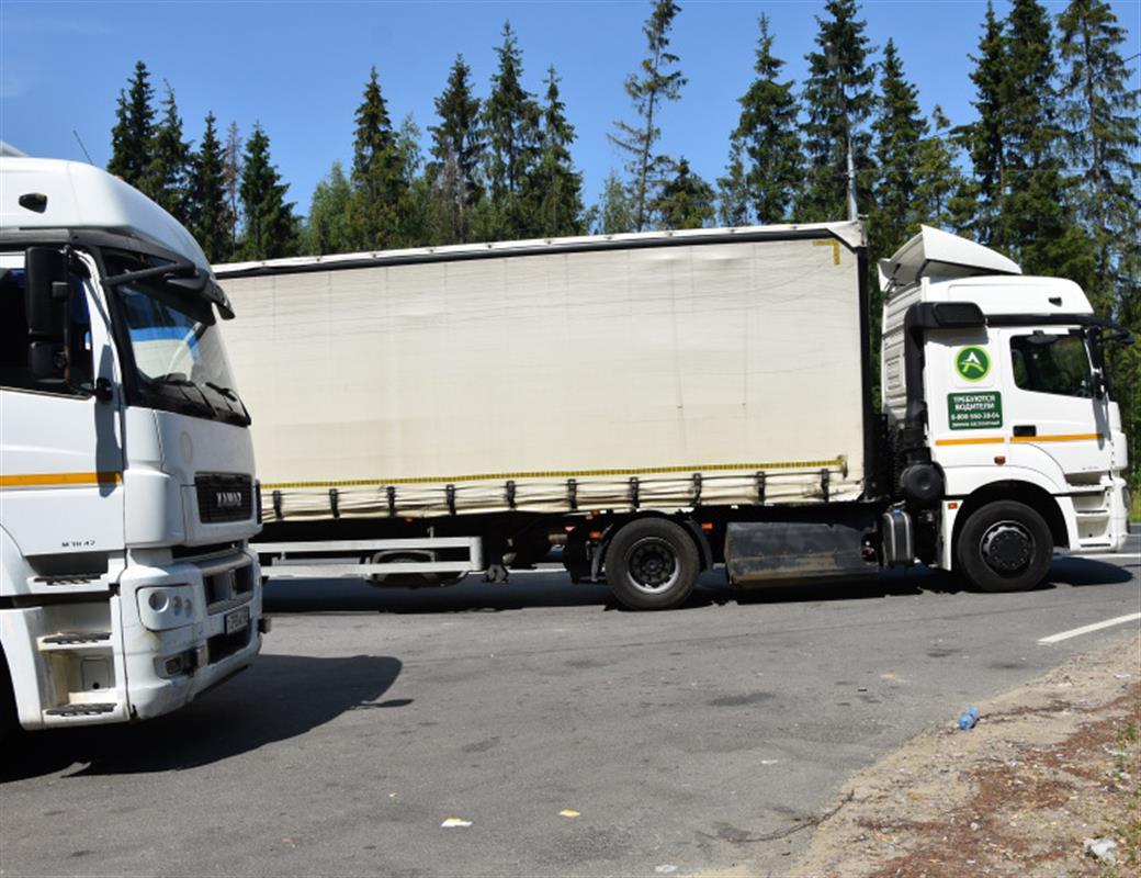 Работы на мосту через Волгу: для большегрузов в Костроме организованы стоянки
