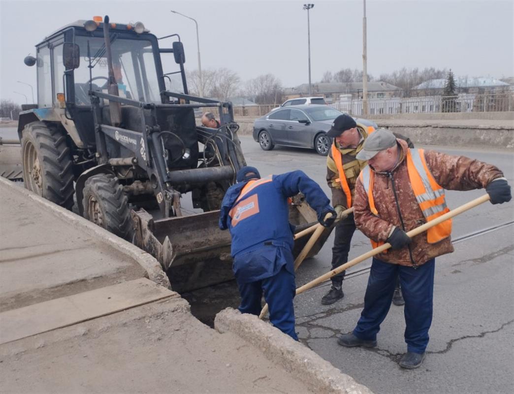Городские службы продолжают приводить в порядок улицы Костромы после зимы
