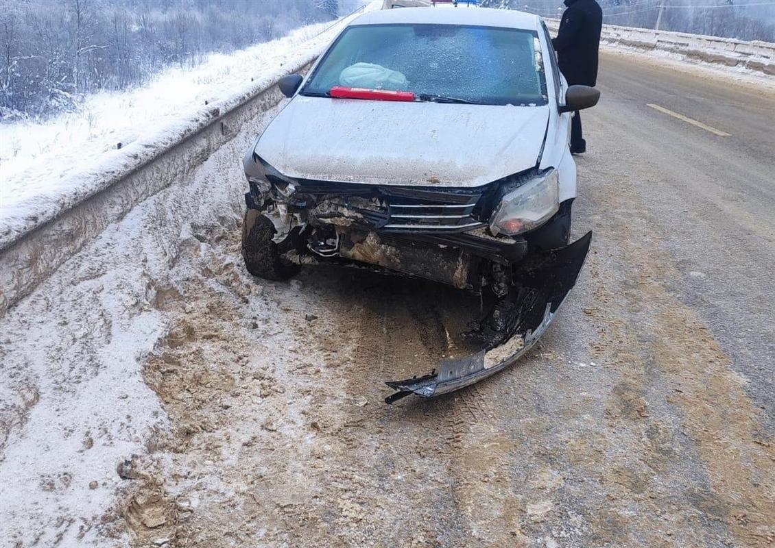 В ДТП на костромской трассе пострадали двое детей
